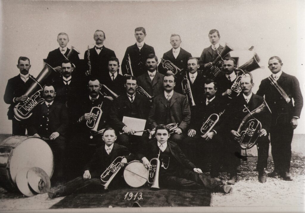 Das erste Foto der Musikkapelle aus dem Jahr 1913.