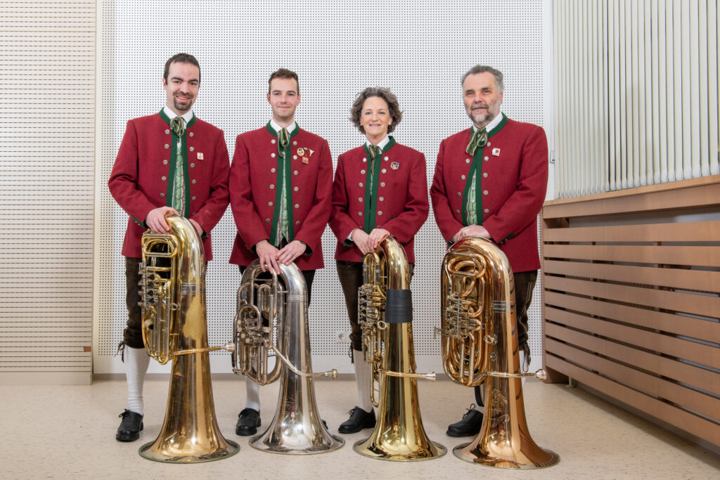 (Tuba: v.l.n.r. Michael Blätterbinder, Ralf Zehetner-Schatzl, Michaela Zehetner-Schatzl, Rudolf Kreuzmayr)