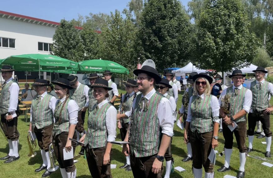 Marktkapelle Bad Schallerbach bei der 100-Jahresfeier des ÖTB Bad Schallerbach