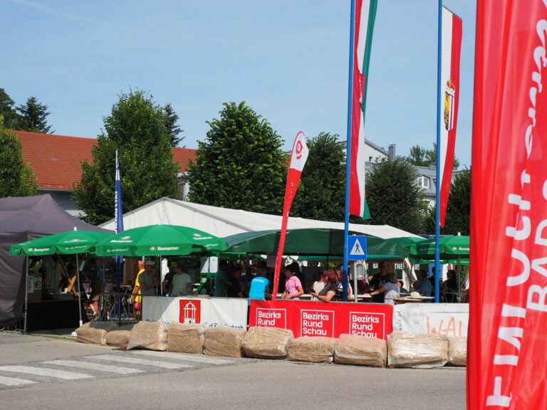 Mehr über den Artikel erfahren Boxenstop in der Rathauskurve